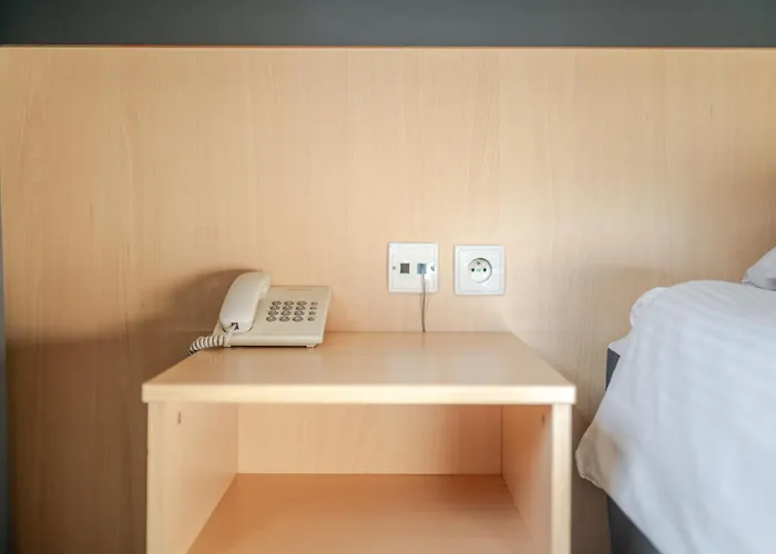 Skylight By Bookinghost 3*