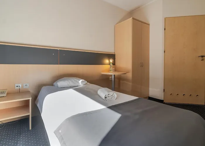 Skylight By Bookinghost 3*