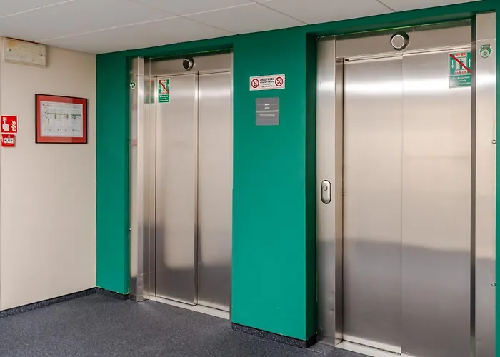 Apartment Skylight By Bookinghost 3*